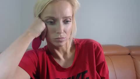 Snapshot of jaydenangel chatting on 05.28.26 Blondie Queen Jayden online show from 05.28.26