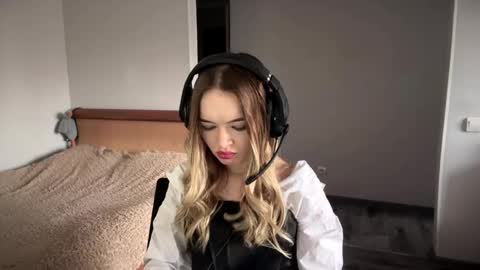 Snapshot of jayooten chatting on 11.13.25 Hi Im Mishel 18 years old online show from 11.13.25