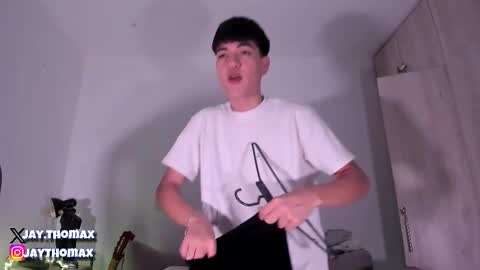 Snapshot of jaythomax chatting on 02.18.25 jaythomax online show from 02.18.25