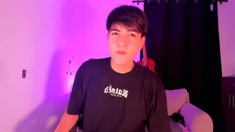 Snapshot of jaythomax chatting on 11.04.25 jaythomax online show from 11.04.25