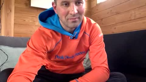 Snapshot of jayvanbergen chatting on 02.12.25 Jay van Bergen online show from 02.12.25