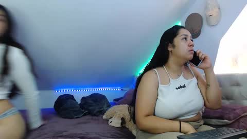 Jazmin and Scarlett online show from 10.28.25