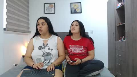 Jazmin and Scarlett online show from 04.23.26