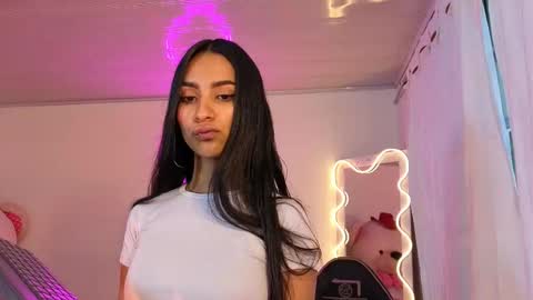 Snapshot of jazmin_tay chatting on 10.07.25 Jazmin online show from 10.07.25