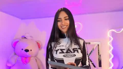 Snapshot of jazmin_tay chatting on 10.21.25 Jazmin online show from 10.21.25