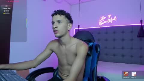 jdwhite18 online show from 04.12.26