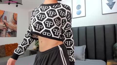 J E A N online show from 12.08.24