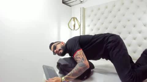 JEAN online show from 04.02.26