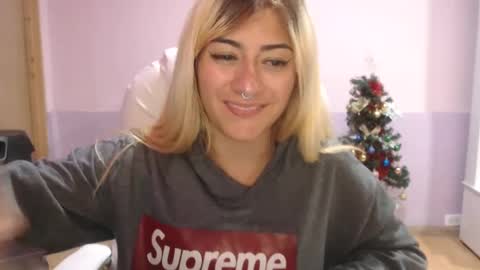 Snapshot of jean_monroe chatting on 02.12.25 Jean online show from 02.12.25