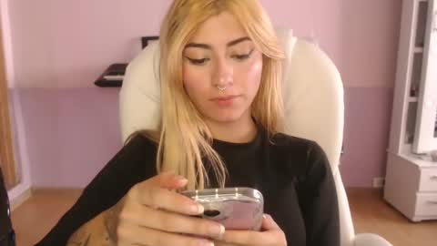 Snapshot of jean_monroe chatting on 03.05.25 Jean online show from 03.05.25