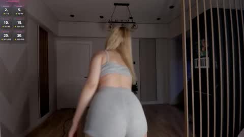 Snapshot of jee__son chatting on 11.25.25 jee__son online show from 11.25.25