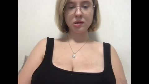Snapshot of jelly_gum chatting on 10.24.25 Inna online show from 10.24.25