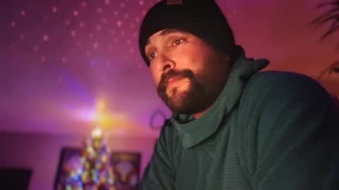 Snapshot of jellyfishfun chatting on 12.11.24 Guy Jones online show from 12.11.24