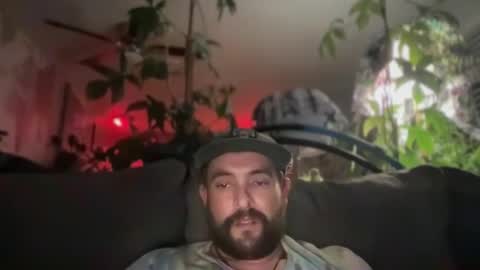 Snapshot of jellyfishfun chatting on 02.18.25 Guy Jones online show from 02.18.25