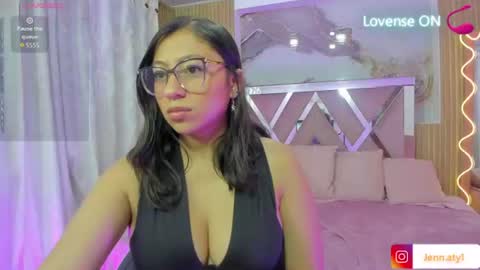 Snapshot of jenaye_tay chatting on 07.25.26 jenaye_tay online show from 07.25.26