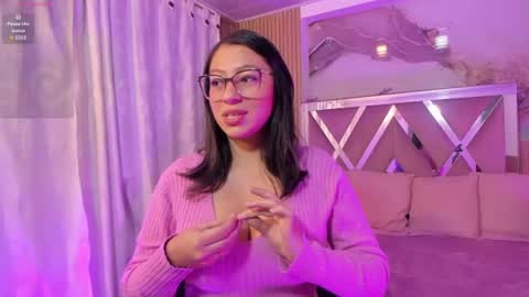 Snapshot of jenaye_tay chatting on 07.27.26 jenaye_tay online show from 07.27.26