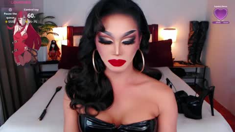 Snapshot of jenifers_body chatting on 06.06.26 Queen Jenifer online show from 06.06.26