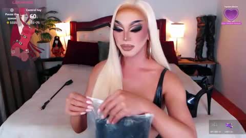 Snapshot of jenifers_body chatting on 06.18.26 Queen Jenifer online show from 06.18.26