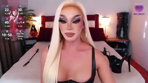 Snapshot of jenifers_body chatting on 06.19.26 Queen Jenifer online show from 06.19.26
