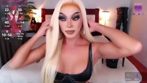 Snapshot of jenifers_body chatting on 06.23.26 Queen Jenifer online show from 06.23.26
