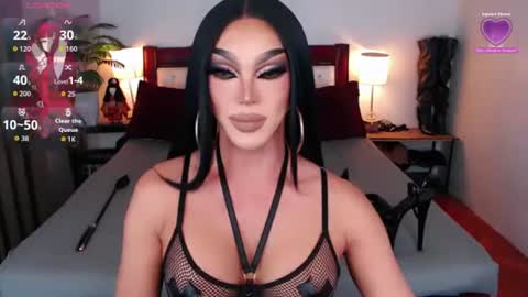 Snapshot of jenifers_body chatting on 06.25.26 Queen Jenifer online show from 06.25.26
