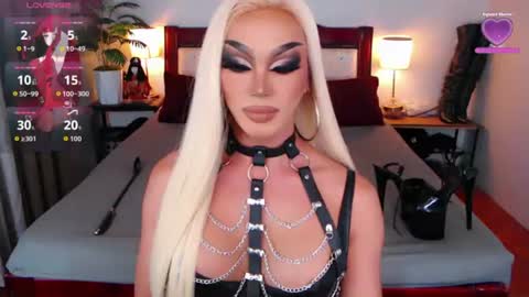 Snapshot of jenifers_body chatting on 07.10.26 Queen Jenifer online show from 07.10.26