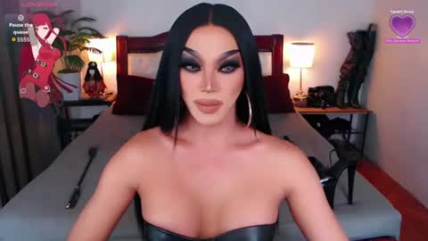 Snapshot of jenifers_body chatting on 07.11.26 Queen Jenifer online show from 07.11.26