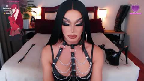 Snapshot of jenifers_body chatting on 07.13.26 Queen Jenifer online show from 07.13.26