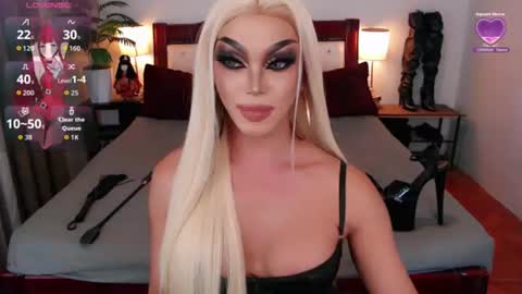 Snapshot of jenifers_body chatting on 07.20.26 Queen Jenifer online show from 07.20.26