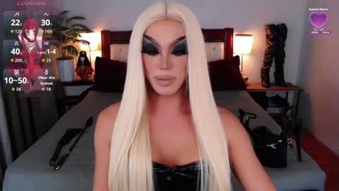 Snapshot of jenifers_body chatting on 07.21.26 Queen Jenifer online show from 07.21.26