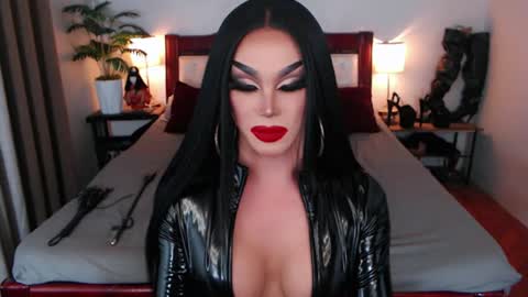Snapshot of jenifers_body chatting on 08.07.26 Queen Jenifer online show from 08.07.26