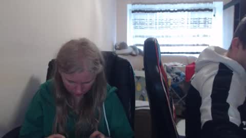 JenisAndPeter online show from 04.14.26