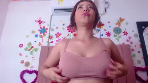 Snapshot of jenn_sky_ chatting on 02.04.25 JENN online show from 02.04.25