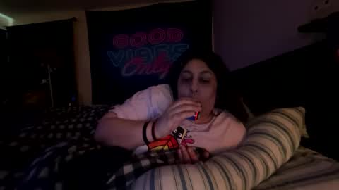 Snapshot of jennabrady chatting on 09.27.25  Dragon Queen. Be my Dragon --  and  online show from 09.27.25