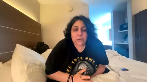 Snapshot of jennabrady chatting on 10.05.25  Dragon Queen. Be my Dragon --  and  online show from 10.05.25