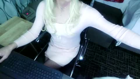 Snapshot of jennacd4life chatting on 12.28.24 Jenna Cross online show from 12.28.24