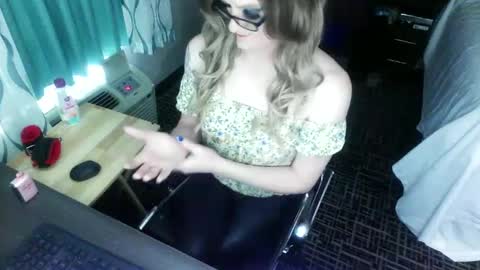 Snapshot of jennacd4life chatting on 01.28.25 Jenna Cross online show from 01.28.25