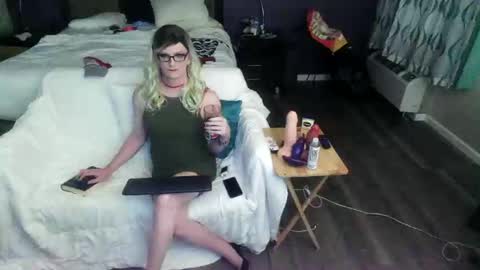 Snapshot of jennacd4life chatting on 11.08.25 Jenna Cross online show from 11.08.25