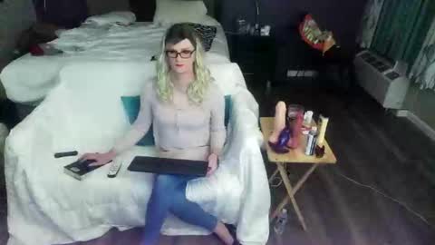 Snapshot of jennacd4life chatting on 11.16.25 Jenna Cross online show from 11.16.25