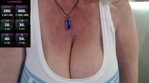 Snapshot of jennadeluxe chatting on 04.22.26 Jenna online show from 04.22.26