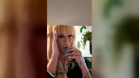 Snapshot of jennagargles chatting on 05.24.26 Jenna online show from 05.24.26