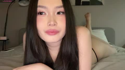 Snapshot of jennie_yung chatting on 05.21.26 jennie_yung online show from 05.21.26
