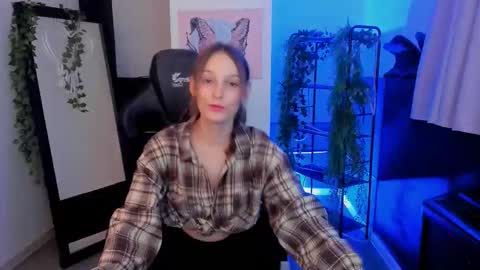 jenniferkiim online show from 10.23.25