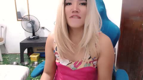 Snapshot of jenny_fromphil chatting on 02.21.25 Jenny online show from 02.21.25