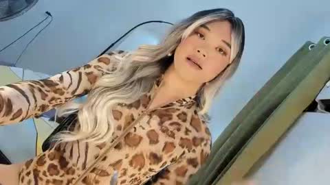 Snapshot of jenny_monroe chatting on 09.22.25 J E N N Y online show from 09.22.25