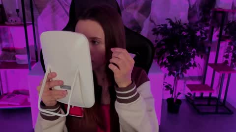 Snapshot of jennydens chatting on 12.21.24 Jenny NO Nude online show from 12.21.24