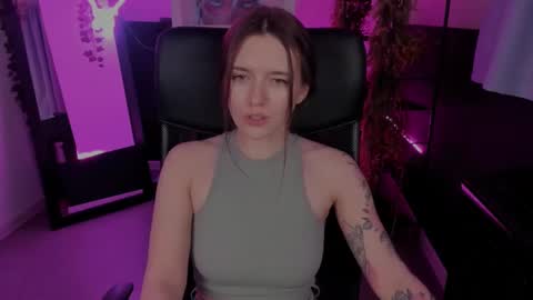 Snapshot of jennydens chatting on 02.27.25 Jenny NO Nude online show from 02.27.25