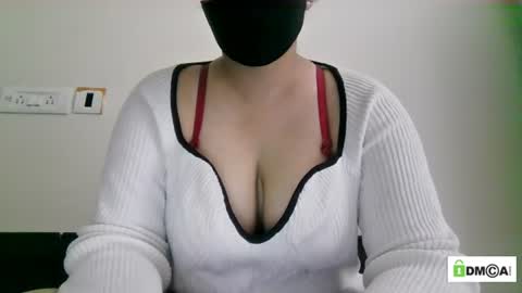 Snapshot of jennydolphin chatting on 06.18.26 Jenny online show from 06.18.26