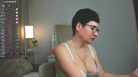 Snapshot of jennymons chatting on 03.10.26 Jenny online show from 03.10.26