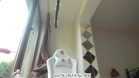 infamous blondiechloe.             Jennyjennywildd online show from 06.02.26